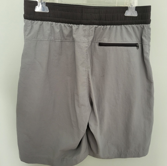 North Face Men's 9" Inseam Gray Elastic Drawstring Waist Shorts Small - Picture 4 of 8